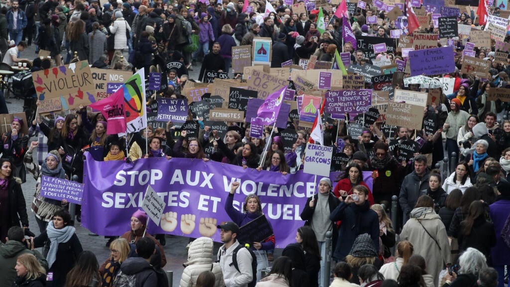 , Actu française: En France, les jeunes hommes plus sexistes que les plus âgés