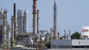 Lire la suite à propos de l’article Infos française: Le géant pétrolier russe Lukoïl vend sa raffinerie italienne à un fonds chypriote