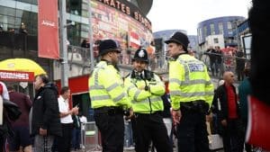 Lire la suite à propos de l’article Actu française: des policiers londoniens rendent leurs armes après une inculpation pour meurtre