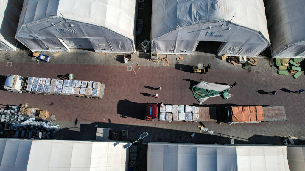 , Actualités française: Un nouveau convoi de 17 camions d’aide humanitaire entre dans la bande de Gaza