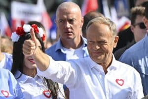 Lire la suite à propos de l’article Informations france: une manifestation de l’opposition rassemble «un million» de personnes à Varsovie